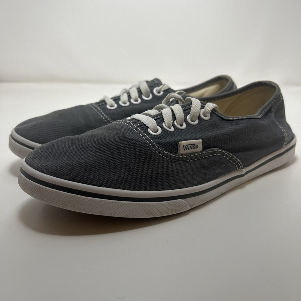 Vans Authentic Low Pro Skateboarding Shoe Men's Size 7.5 Women's Size 9 Grey